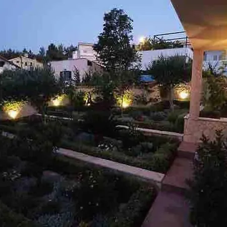 Villa Mala - Pool - Jacuzzi - 5 Min. Zum Meer Trogir Exterior photo